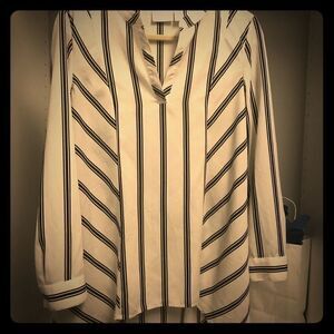 Chico’s striped top w angled hem. Size 0 or Small